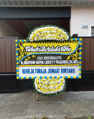 Papan Bunga Duka di Lahundape